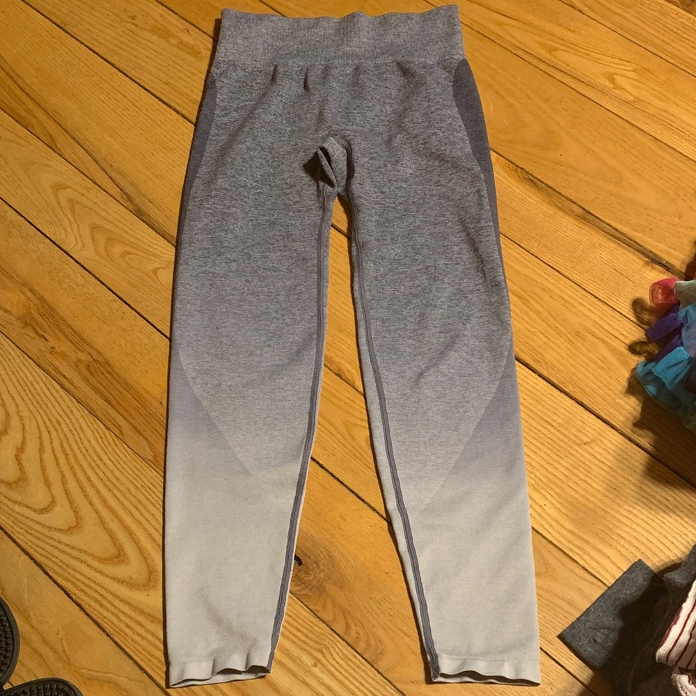 Ladies Victoria Secret Pink brand seamless Active Leggings - size small NWOT